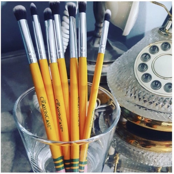 🆕 The Crayon Case 7pc IShadow Pencil Brush Set - Picture 3 of 5